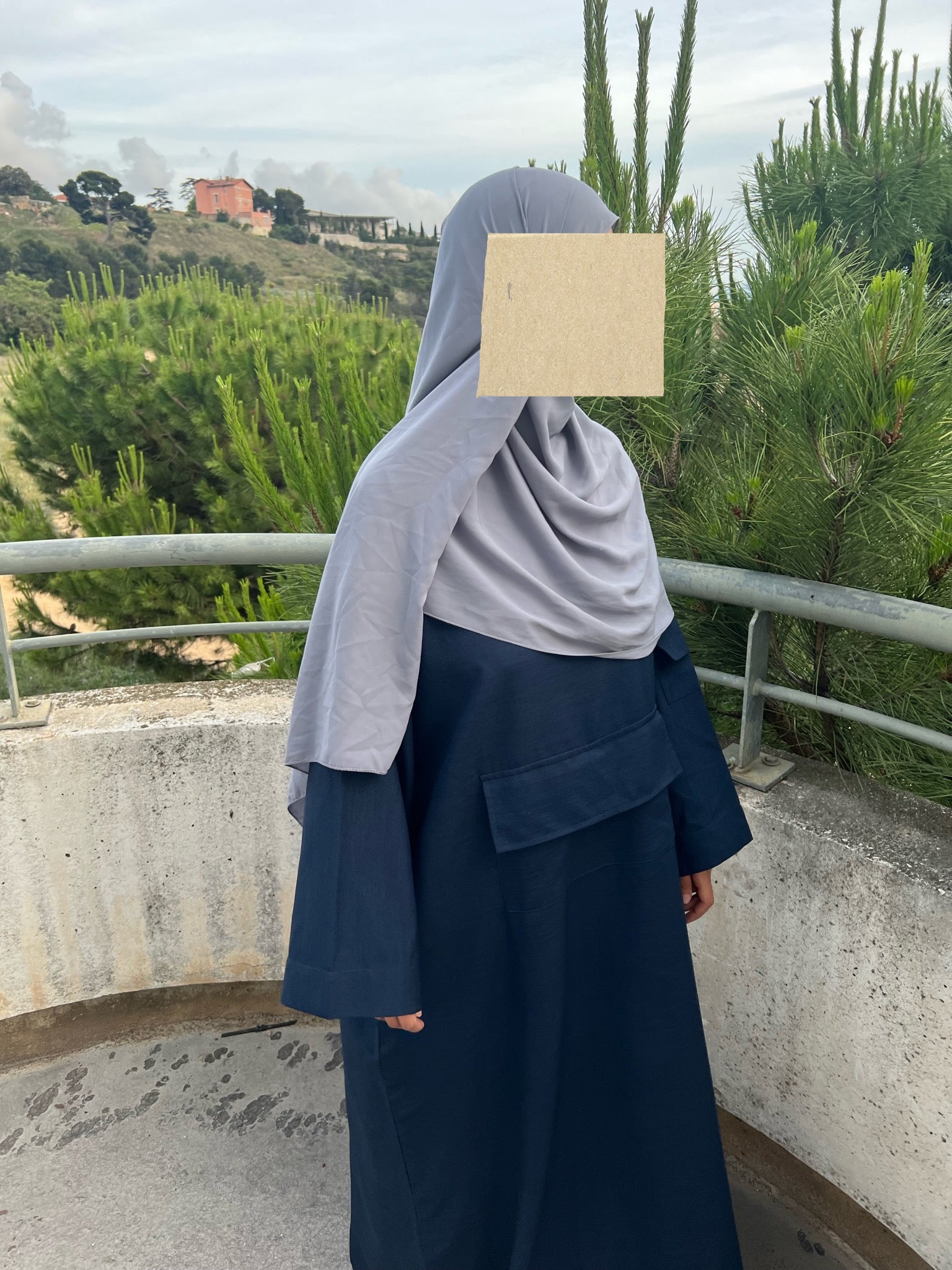 Abaya avec poche avant
