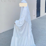 Abaya femme ample évasée accompagnée d’un Khimar 3 voiles Yemenite, tenue blanche de mariée