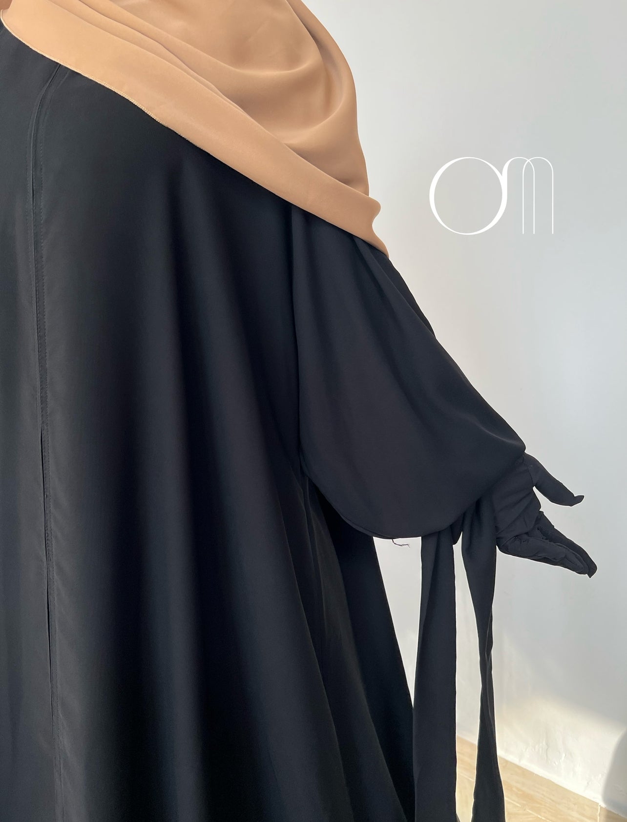 Abaya manches bretelles et hijab moka