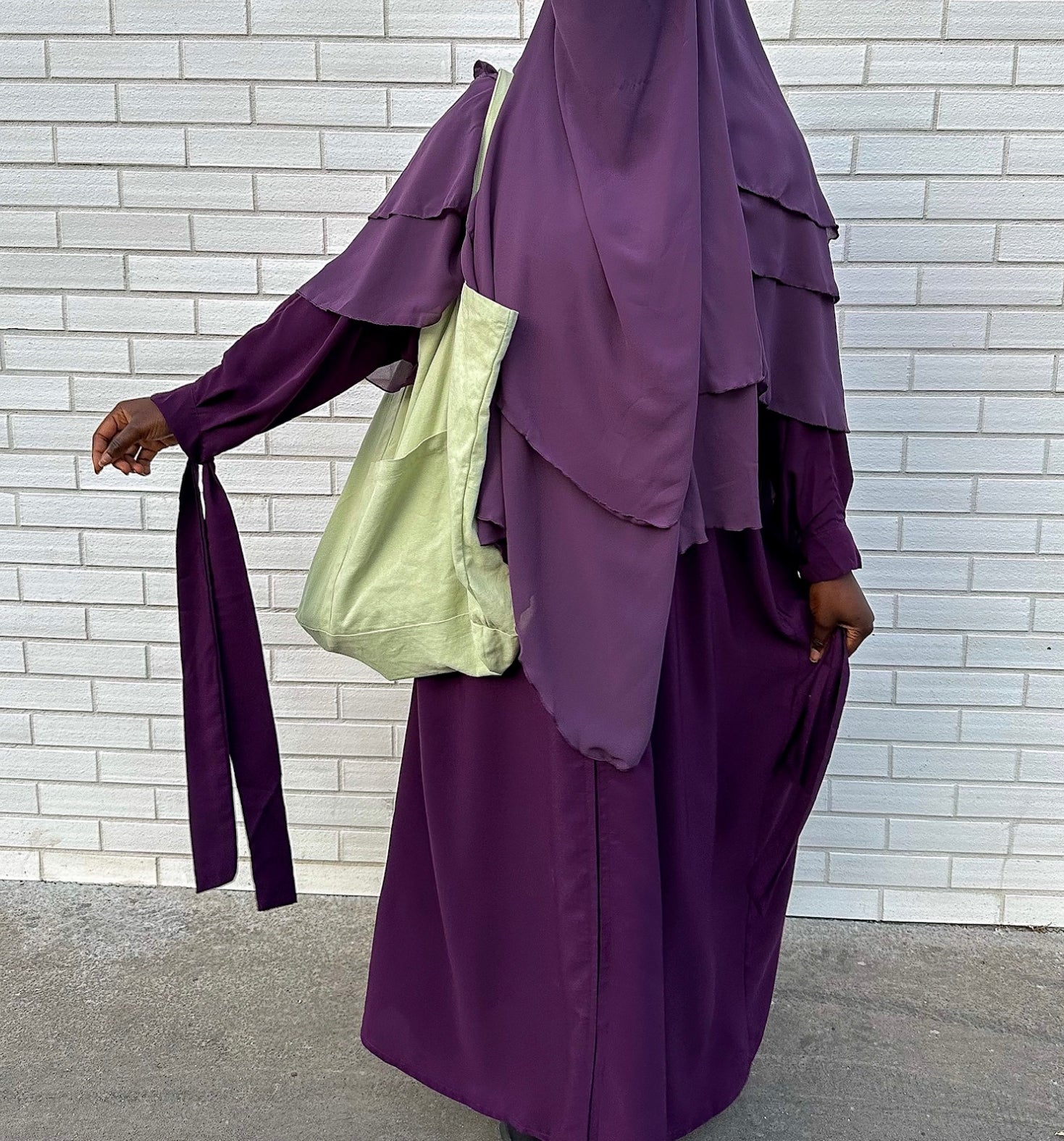 Abaya a manches bretelle aubergine