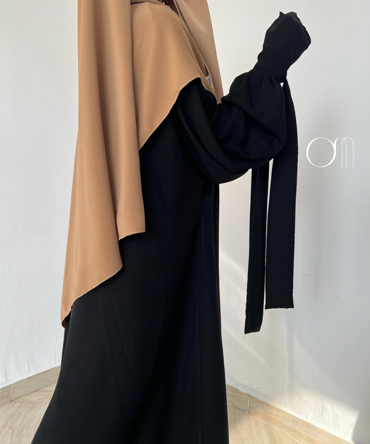 Abaya femme a bretelles et hijab moka