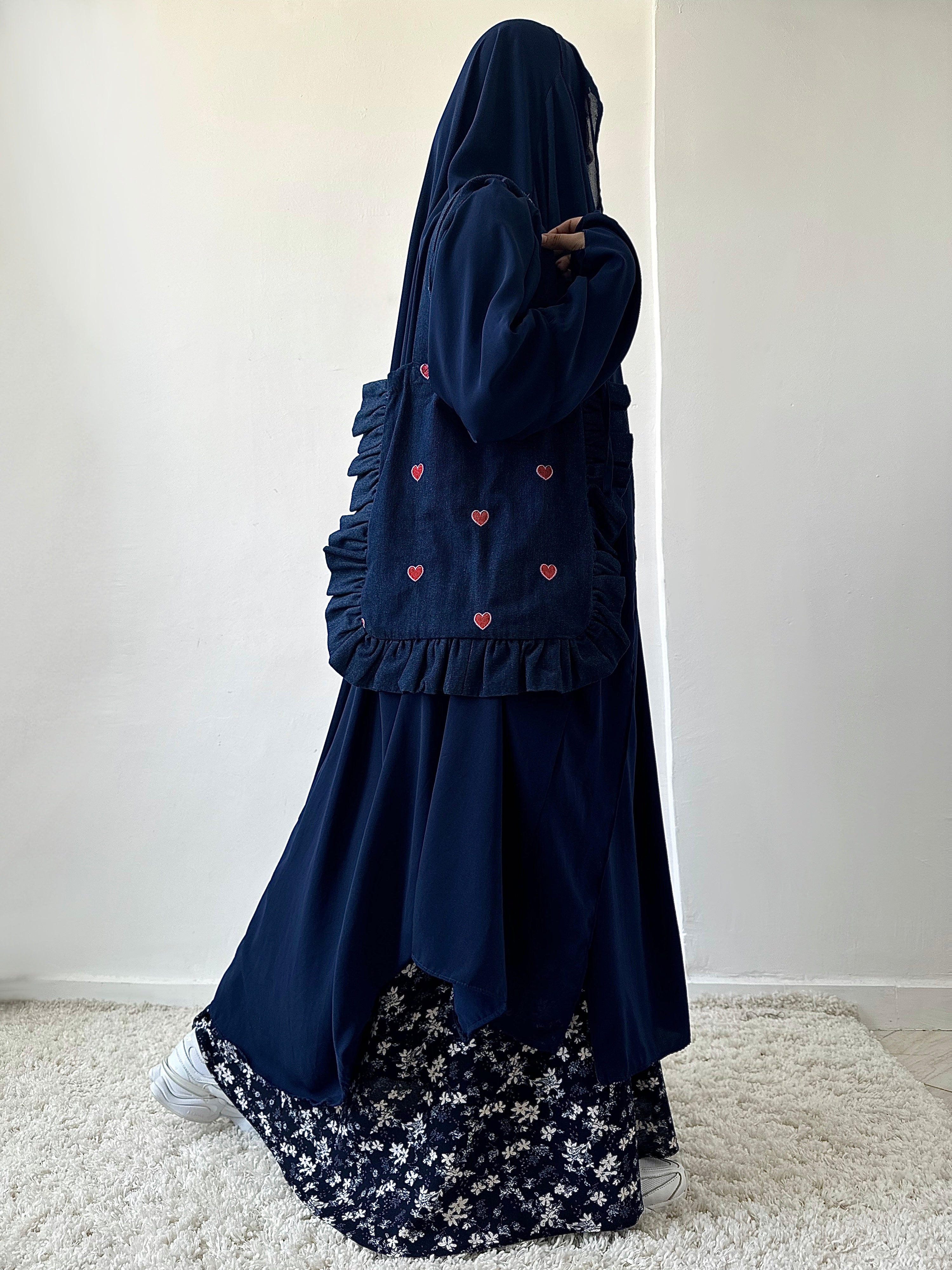 outfit_with_black_bloom_skirt